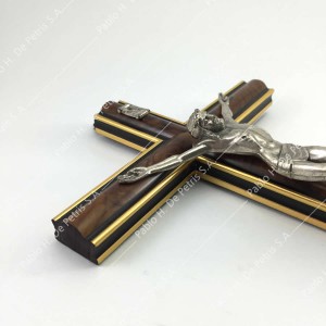 B37 - Cruz de pared