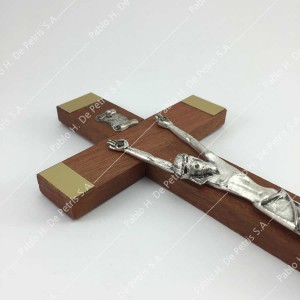 B82 - Cruz de pared